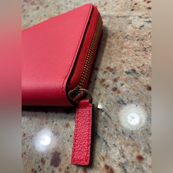 Versace Medusa Women's Bright Red 100% Textured Leather Zip-Around Wallet NEW - Picture 8 of 16